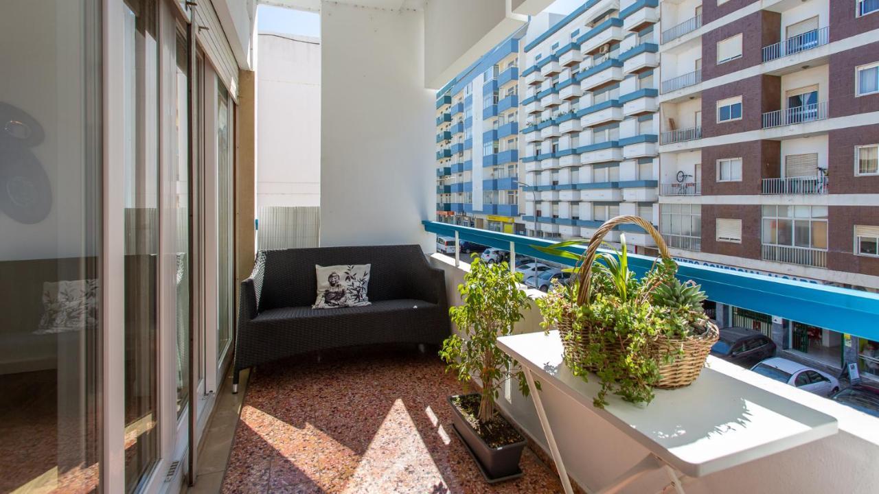 Faro Getaway W/ Big Balcony By Lovelystay Extérieur photo